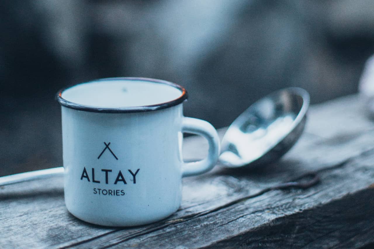 A white aluminum mug with sign “Altay”