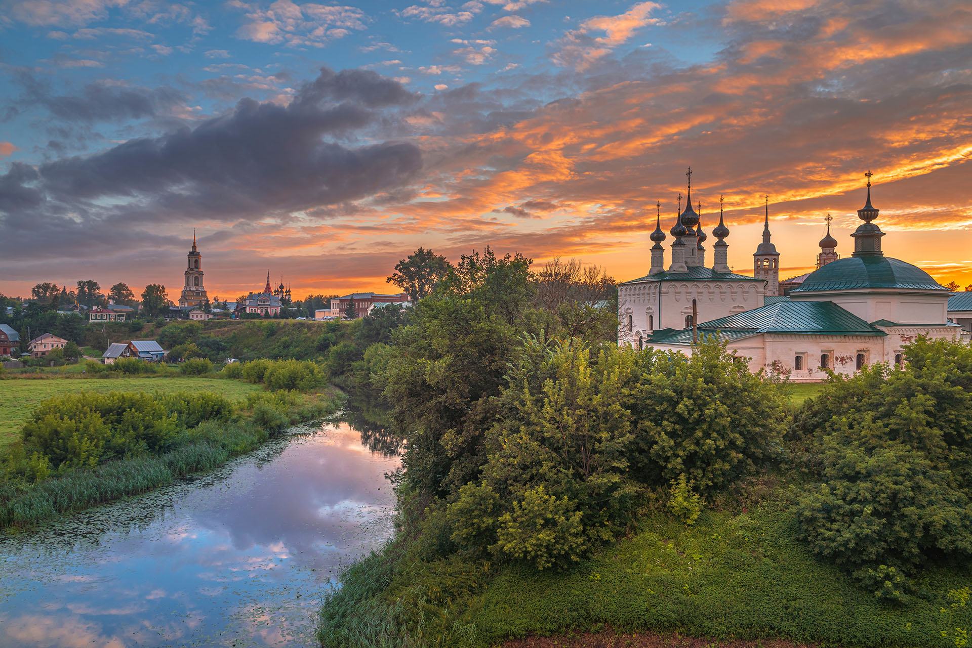 Beautiful wide angle view of the historical town of Suzdal', Gol